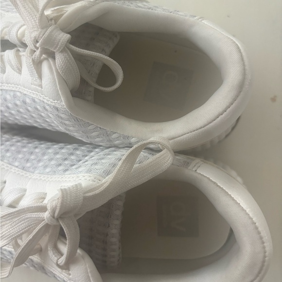 Dolce Vita Dolen Sneaker in White (9.5) - Picture 3 of 6